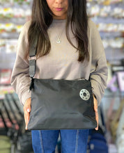 Cargar imagen en el visor de la galería, Cartera Emanuele Dr.