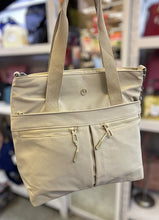 Cargar imagen en el visor de la galería, Cartera Leila x Mayor

